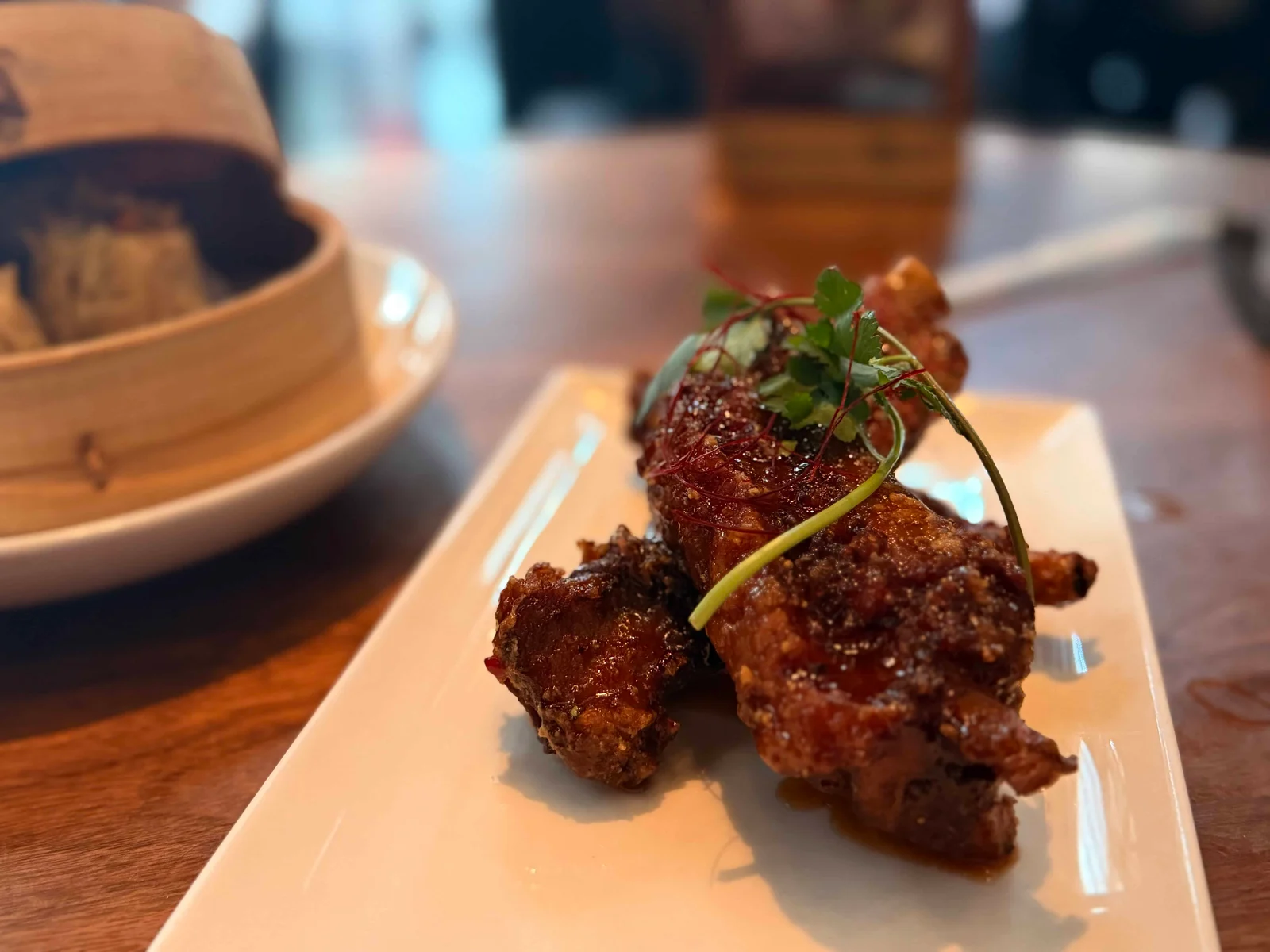 Fried chicken wings with garnish