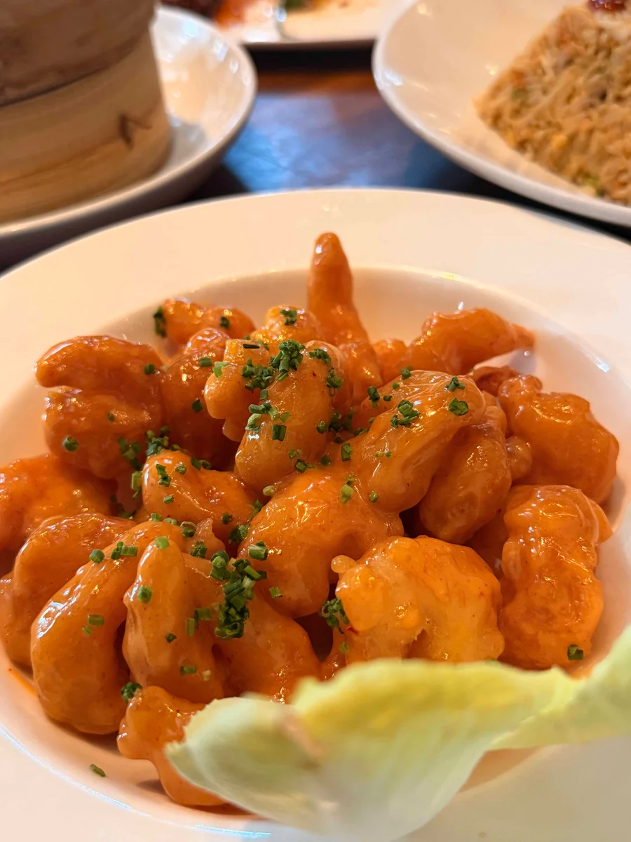 Fried shrimp in orange sauce