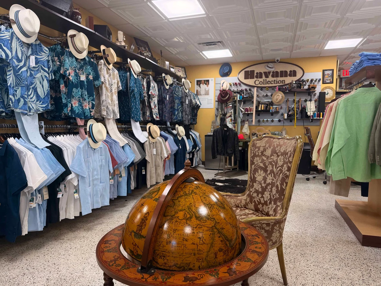 Clothing store with tropical theme