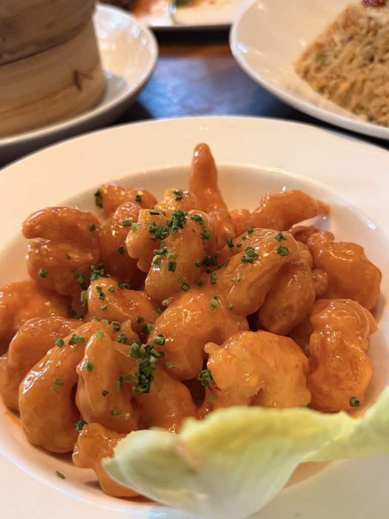 Fried shrimp in orange sauce