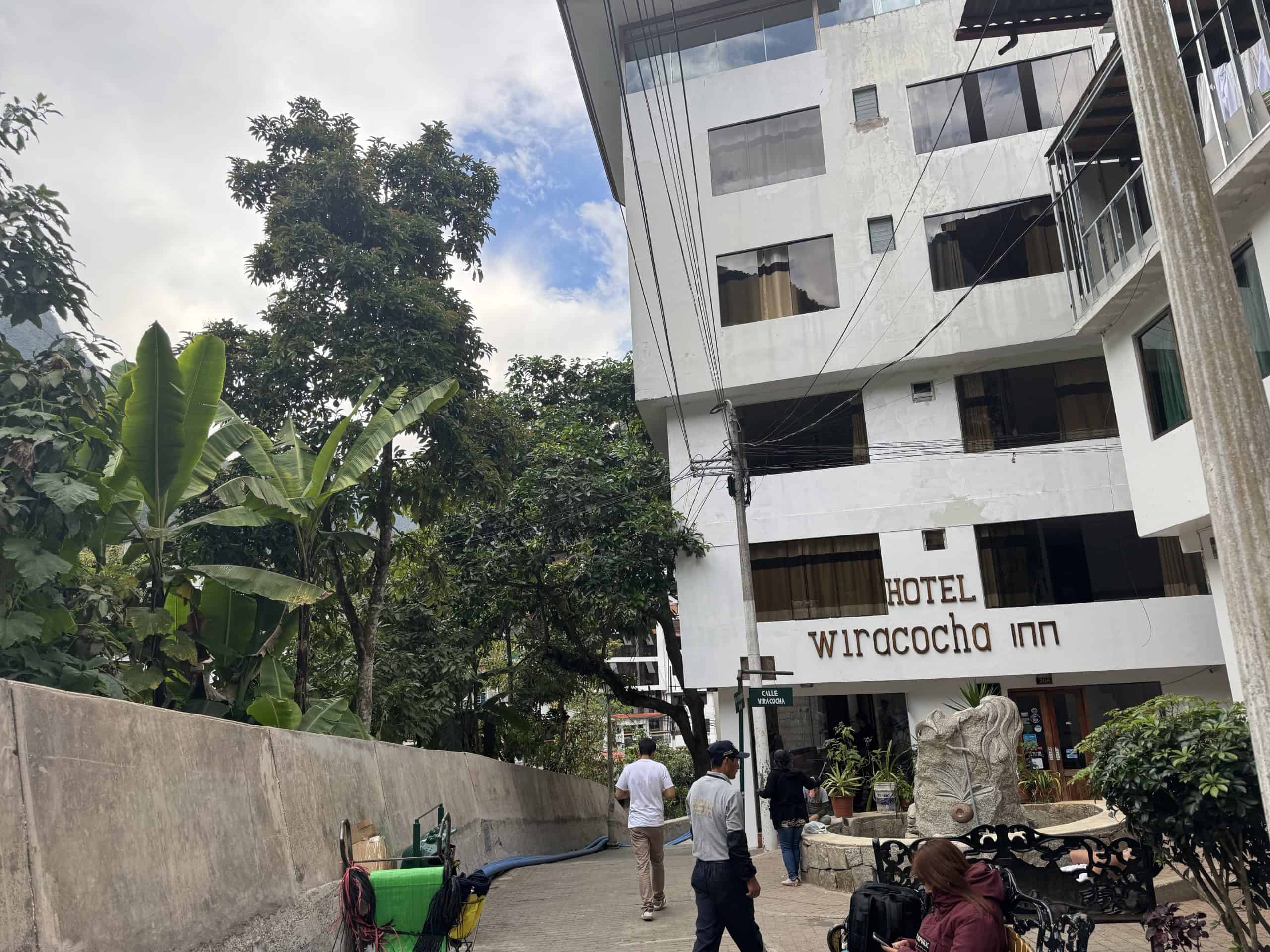 Hotel Wiracocha Inn entrance with people
